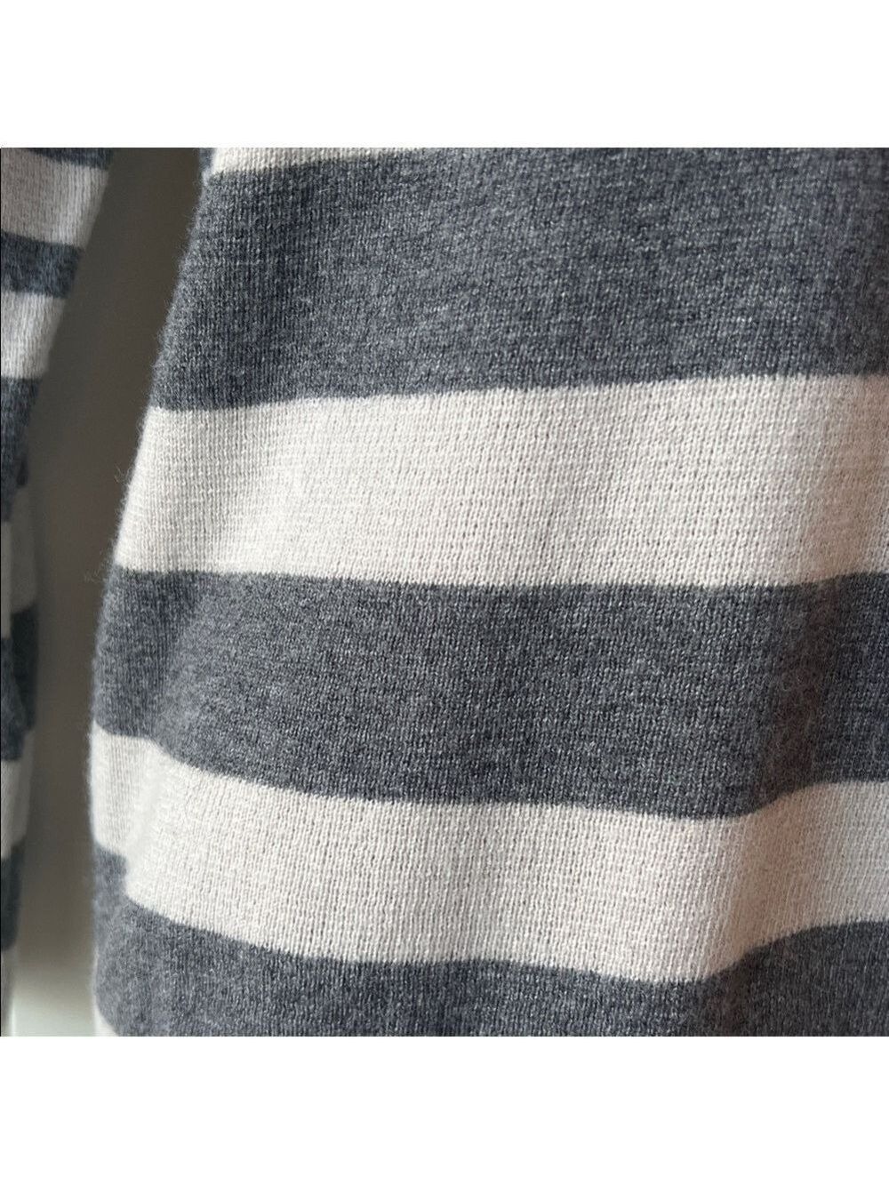 BANANA REPUBLIC Gray Striped VEE PULLOVER V-Neck Merino Wool Sweater - Picture 5 of 16